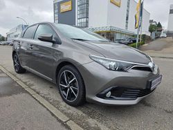 Grau Gebraucht 2017 Toyota Auris Hybrid Edition-S Limousine | 13.790 € (Fairer Preis)