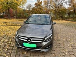 Grau Gebraucht 2017 Mercedes B180 Urban Van / Kleinbus | 9.999 € (Etwas zu teuer)