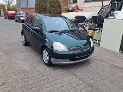 Grün Gebraucht 2001 Toyota Yaris Limousine | 1.400 € (Fairer Preis)