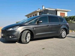 Grau Gebraucht 2017 Ford S-MAX S Van / Kleinbus | 19.500 € (Fairer Preis)