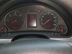 Grau Gebraucht 2002 Audi A4 Kombi | 1.650 € (Superpreis)