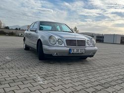 Silber Gebraucht 1998 Mercedes E280 Limousine | 4.200 € (Fairer Preis)
