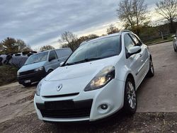 Weiß Gebraucht 2009 Renault Clio II Limousine | 1.350 € (Guter Preis)