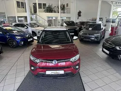 Cherry red Neu 2024 Ssangyong Tivoli SUV | 23.580 € (Teuer)