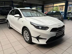 Weiß Neu 2025 Kia Ceed Vision Limousine | 24.790 € (Fairer Preis)