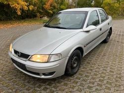 Silber Gebraucht 1997 Opel Vectra Limousine | 699 € (Guter Preis)
