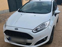 Weiß Gebraucht 2016 Ford Fiesta Titanium Kleinwagen | 5.790 € (Fairer Preis)