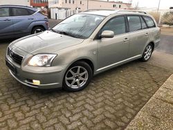 Gold Gebraucht 2007 Toyota Avensis Executive Kombi | 2.850 € (Guter Preis)