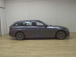 Grau Gebraucht 2022 BMW 330 Sport Line Kombi | 23.980 € (Guter Preis)