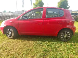 Rot Gebraucht 2001 Toyota Yaris Kleinwagen | 2.100 € (Guter Preis)