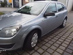 Silber Gebraucht 2009 Opel Astra Limousine | 2.300 € (Guter Preis)