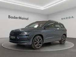 Quarzgrau metallic met. Gebraucht 2022 Skoda Karoq SportLine SUV | 32.880 € (Guter Preis)