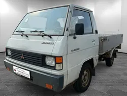 Weiß Gebraucht 1993 Mitsubishi L300 SUV | 3.480 €