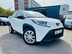 Weiß Gebraucht 2023 Toyota Aygo Play Kleinwagen | 14.990 € (Guter Preis)