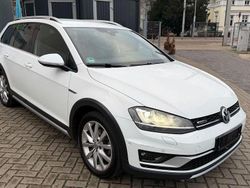 Weiß Gebraucht 2016 VW Golf VII Limousine | 10.500 €