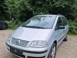 Silber Gebraucht 2002 VW Sharan Van / Kleinbus | 2.850 €