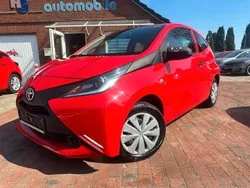 Rot Gebraucht 2016 Toyota Aygo Business Edition Kleinwagen | 5.900 € (Fairer Preis)