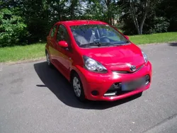 Rot Gebraucht 2013 Toyota Aygo Kleinwagen | 3.100 € (Fairer Preis)