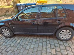 Schwarz Gebraucht 2003 VW Golf IV Kleinwagen | 1.500 € (Fairer Preis)