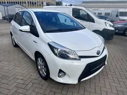 Weiß Gebraucht 2014 Toyota Yaris Hybrid Edition Limousine | 9.450 € (Etwas zu teuer)