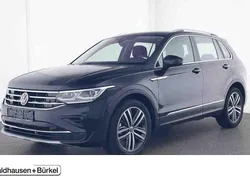Deep black perleffekt (metallic) Gebraucht 2021 VW Tiguan Elegance SUV | 28.500 € (Fairer Preis)