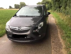 Grau Gebraucht 2016 Opel Zafira Tourer Van / Kleinbus | 8.000 € (Guter Preis)