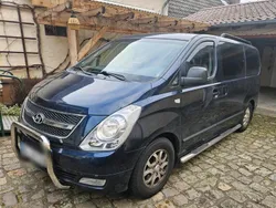 Blau Gebraucht 2009 Hyundai H-1 Van / Kleinbus | 15.000 €