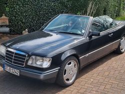 Schwarz Gebraucht 1995 Mercedes E200 Cabrio | 18.900 €