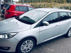 Silber Gebraucht 2017 Ford Focus Trend Limousine | 5.490 € (Fairer Preis)