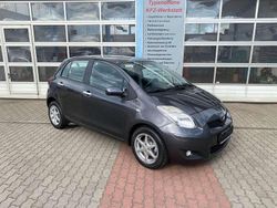 Grau Gebraucht 2010 Toyota Yaris Limousine | 5.490 € (Etwas zu teuer)