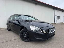 Black sapphire / metallic Gebraucht 2012 Volvo V60 Momentum Kombi | 4.500 €