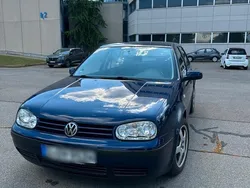 Blau Gebraucht 2001 VW Golf IV Kleinwagen | 1.650 € (Fairer Preis)
