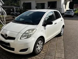 Weiß Gebraucht 2011 Toyota Yaris Kleinwagen | 2.200 €