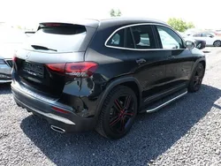 Nachtschwarz nachtschwarz Gebraucht 2020 Mercedes 200 AMG line SUV | 33.931 € (Teuer)