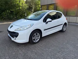 Weiß Gebraucht 2009 Peugeot 207 Urban Move Limousine | 3.990 € (Etwas zu teuer)