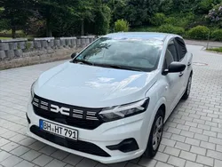 Weiß Gebraucht 2023 Dacia Sandero Essentiel Kleinwagen | 12.200 € (Guter Preis)
