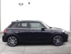 Blau metallic Gebraucht 2021 Mini Cooper Kleinwagen | 25.730 €