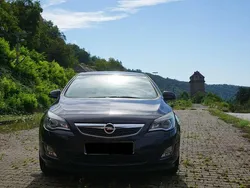 Schwarz Gebraucht 2011 Opel Astra Design Edition Kleinwagen | 3.990 € (Superpreis)