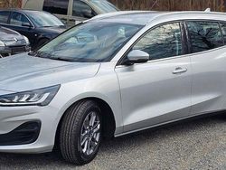 Silber Gebraucht 2022 Ford Focus Titanium Kombi | 16.145 € (Fairer Preis)