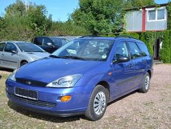 Blau Gebraucht 1999 Ford Focus Ambiente Kombi | 850 € (Guter Preis)