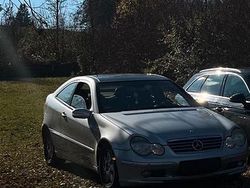 Silber Gebraucht 2001 Mercedes C200 Coupé | 2.300 €