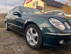 Grün Gebraucht 2002 Mercedes E320 Limousine | 4.510 € (Fairer Preis)