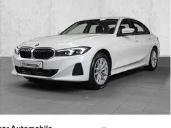 Weiß Gebraucht 2024 BMW 318 Shadowline Limousine | 34.930 € (Fairer Preis)