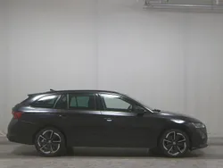 Schwarz Gebraucht 2022 Skoda Octavia RS Kombi | 24.780 € (Guter Preis)