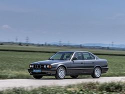 Grau Gebraucht 1989 BMW M5 Limousine | 67.400 €