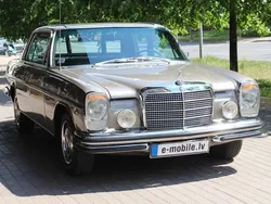 Braun Gebraucht 1969 Mercedes W114 | 18.900 €