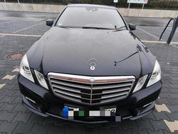 Blau Gebraucht 2010 Mercedes E250 Limousine | 13.500 € (Etwas zu teuer)