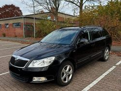 Schwarz Gebraucht 2012 Skoda Octavia Kombi | 4.890 € (Guter Preis)