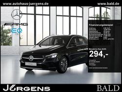 Metalliclack kosmosschwarz Gebraucht 2024 Mercedes B180 Progressive Van / Kleinbus | 30.690 € (Guter Preis)