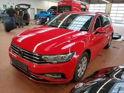 Rot Gebraucht 2023 VW Passat Business Kombi | 22.880 € (Guter Preis)